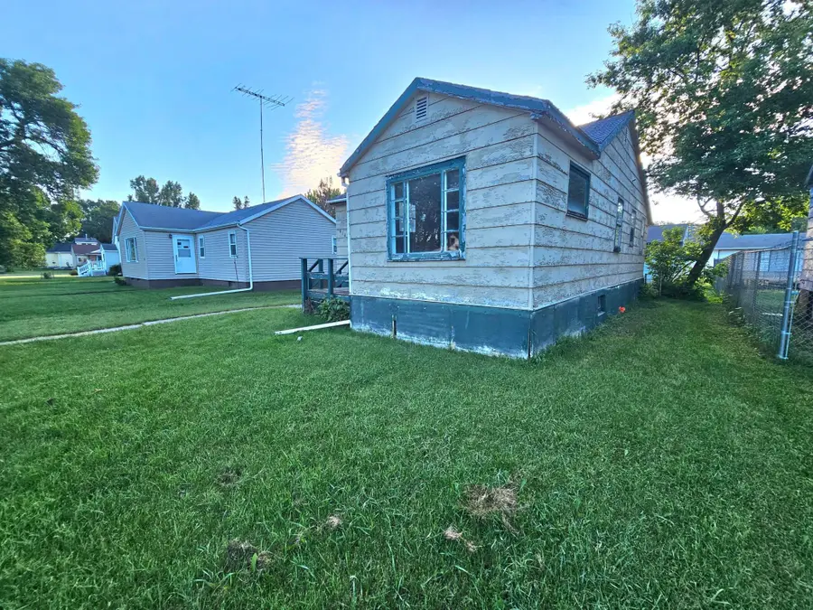 414 Crocker Avenue S, Thief River Falls, MN 56701 - #3
