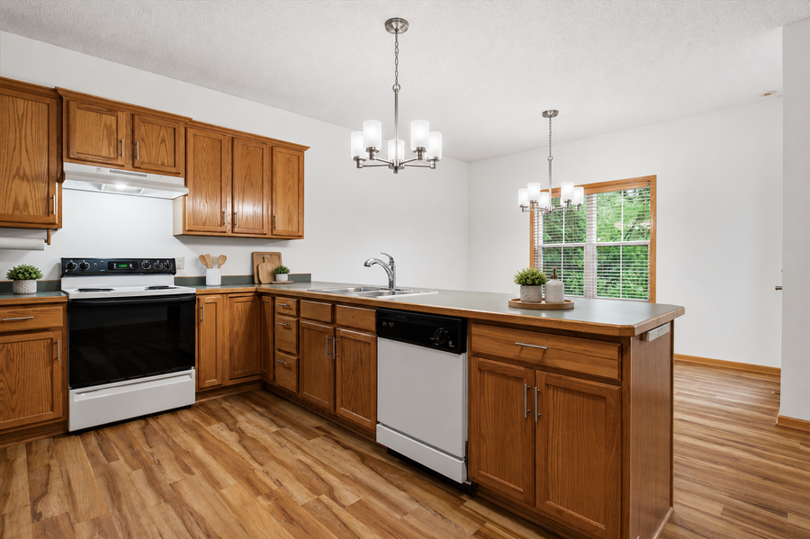 7582 6th Street N, Oakdale, MN 55128 - #3