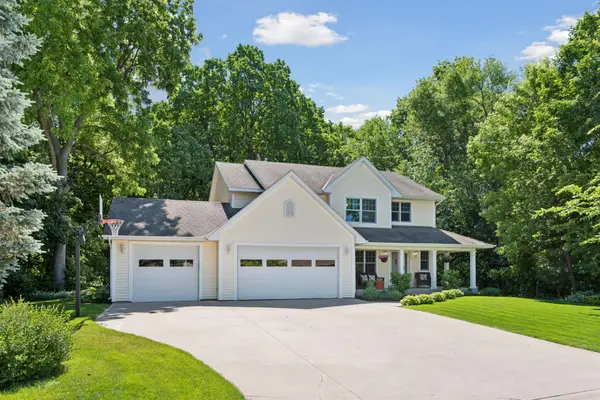 8469 Woodland Curve, Saint Bonifacius, MN 55375