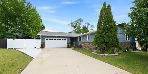 2419 27th Avenue S, Fargo, ND 58103