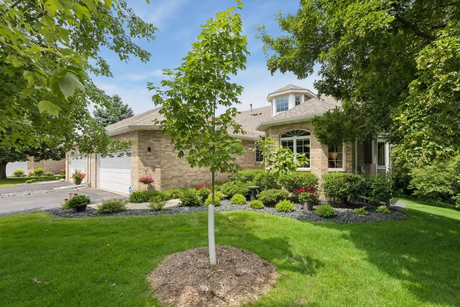 10426 Eagle Pointe Circle, Woodbury, MN 55129 - #2