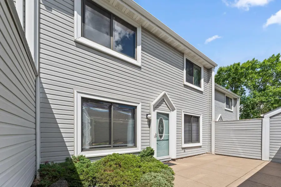 943 Sylvia Lane, Saint Paul, MN 55126 - #2