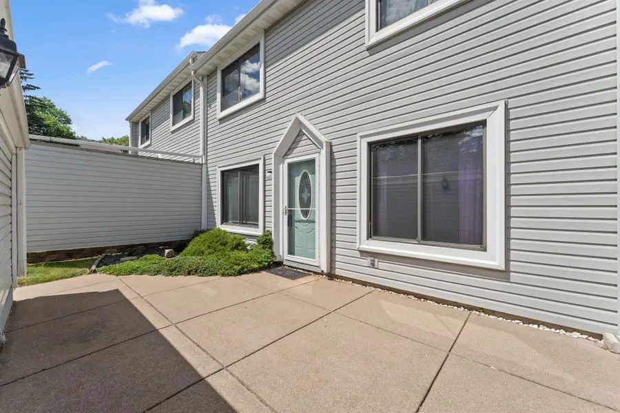 943 Sylvia Lane, Saint Paul, MN 55126 - #3