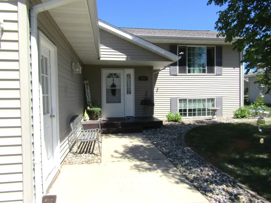 217 London Road, Marshall, MN 56258 - #2