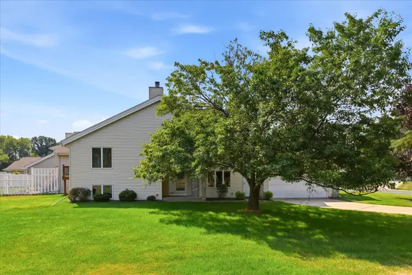 5758 Heather Ridge Drive, North Saint Paul, MN 55126