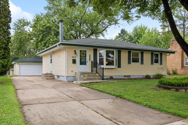 1913 Independence Avenue N, Golden Valley, MN 55427