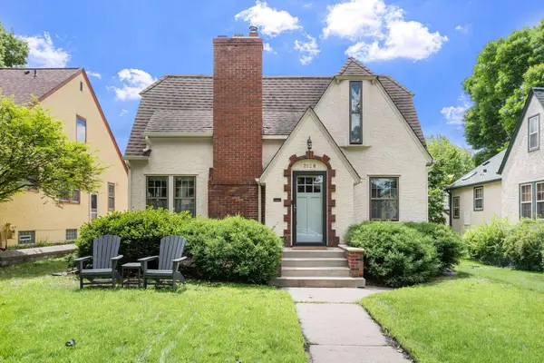 2128 Juno Avenue, Saint Paul, MN 55116