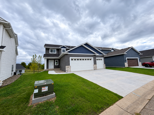 987 45th Avenue Ne, Saint Cloud, MN 56304