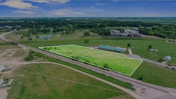 321 E Burlington Circle, Marshall, MN 56258