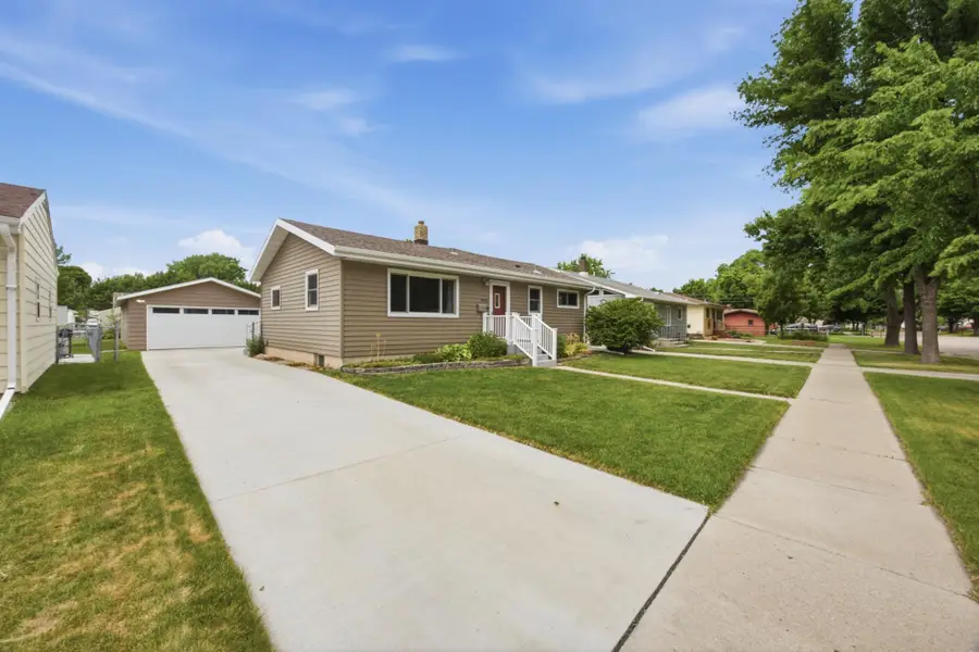 903 19th Street N, Moorhead, MN 56560 - #2