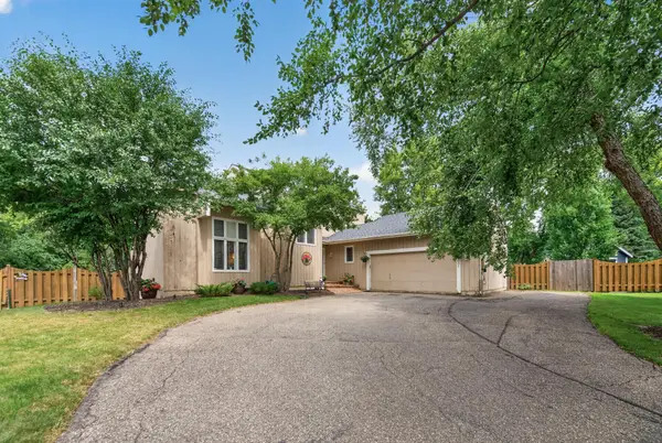 7001 Beacon Circle, Eden Prairie, MN 55346