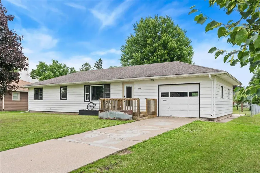 1009 W Center Street, Lake City, MN 55041 - #2