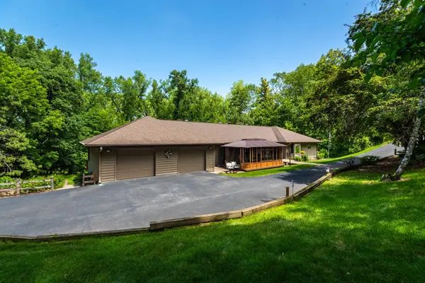 47060 Queens Cove Circle, La Crescent, MN 55947