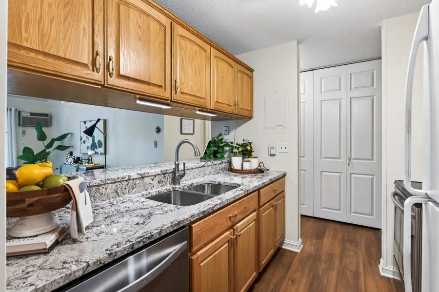 2800 Hamline Avenue N #102, Saint Paul, MN 55113 - #2