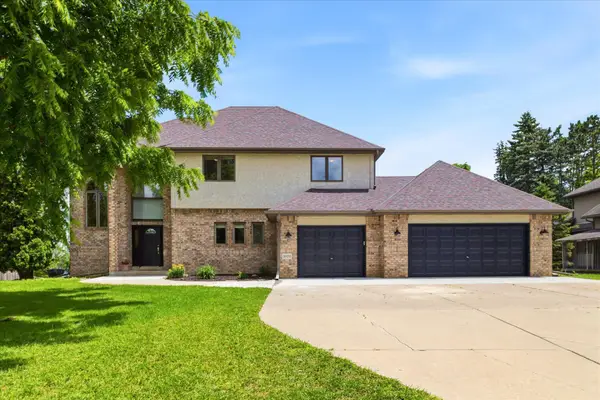5900 Otter Ridge Circle, White Bear Lake, MN 55110