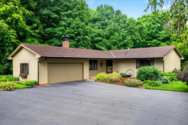 1296 Blue Heron Trail, Shakopee, MN 55379