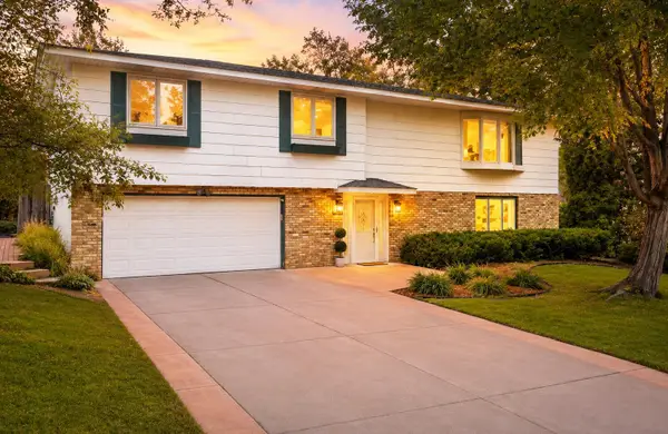 2863 Aglen Street, Roseville, MN 55113