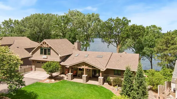 920 Pershing Circle, Burnsville, MN 55306