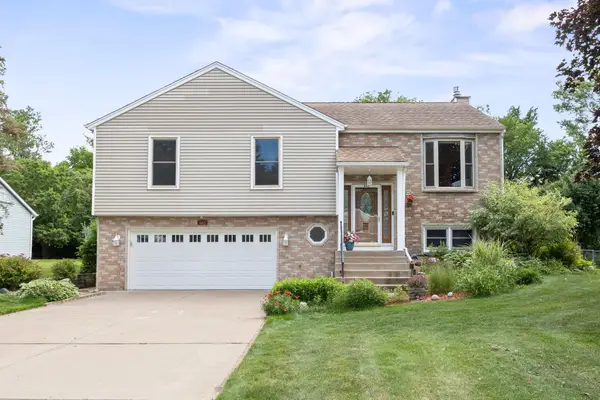 662 Pinewood Drive, Saint Paul, MN 55126