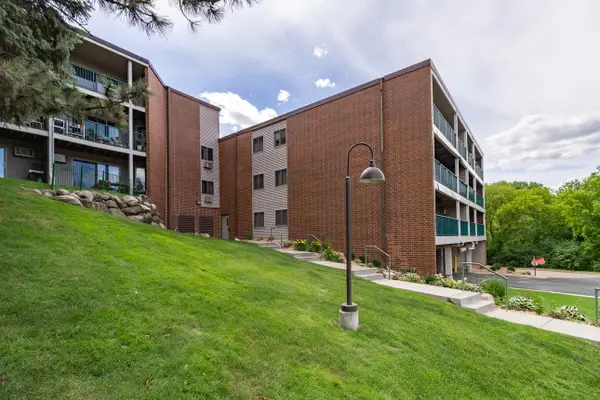 1700 Four Oaks Road #219, Saint Paul, MN 55121