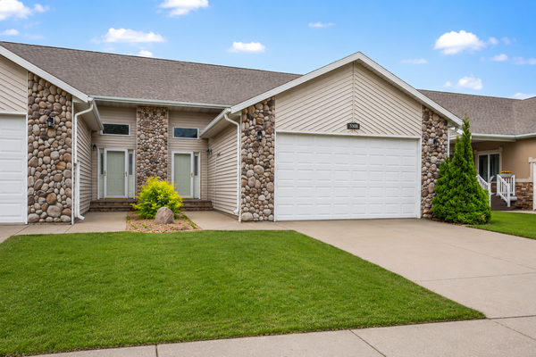 3308 23rd Avenue S, Fargo, ND 58103