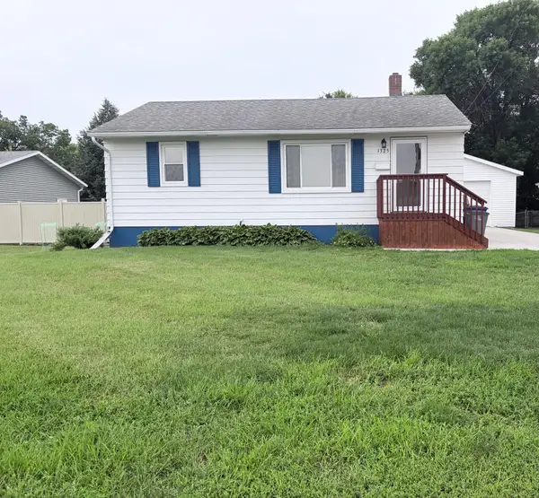 1325 8th Avenue N, Moorhead, MN 56560