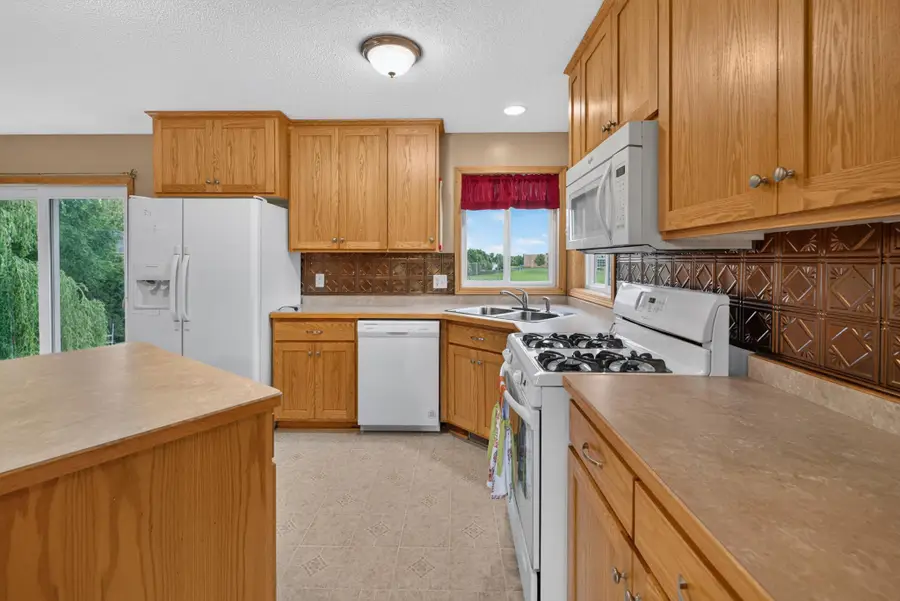 806 Marion Street Se, Isanti, MN 55040 - #3