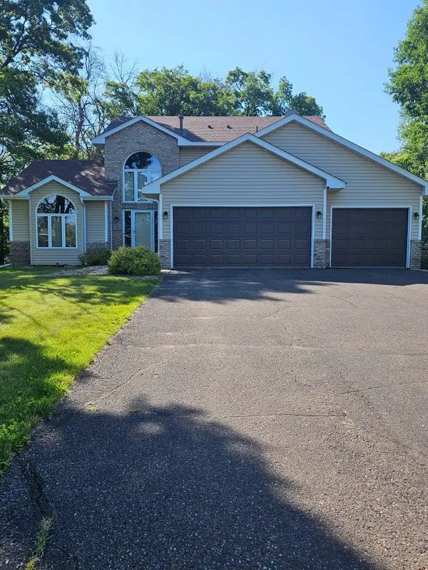 1432 Cloud Drive Ne, Blaine, MN 55449
