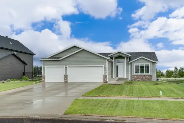 10126 Burgundy Drive, Horace, ND 58047