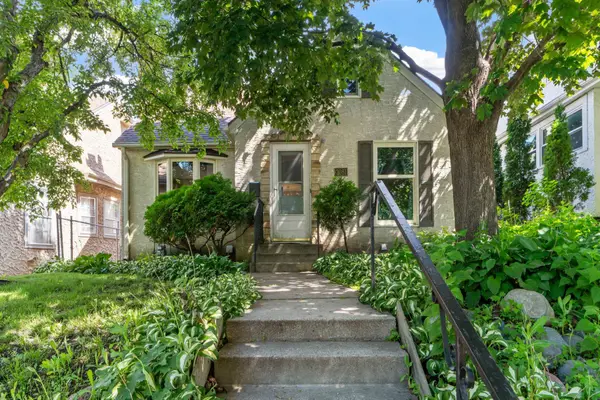 2081 Jefferson Avenue, Saint Paul, MN 55105