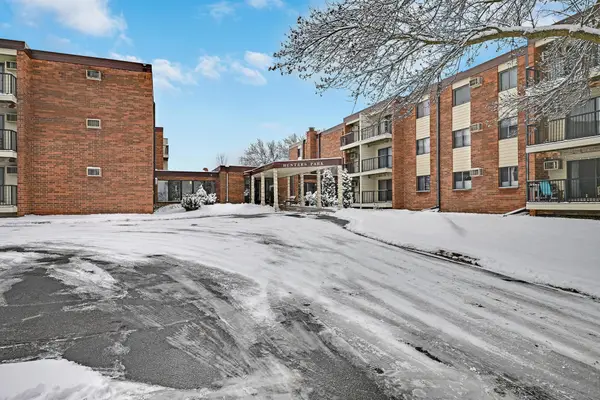 4 Pine Tree Drive #110, Arden Hills, MN 55112