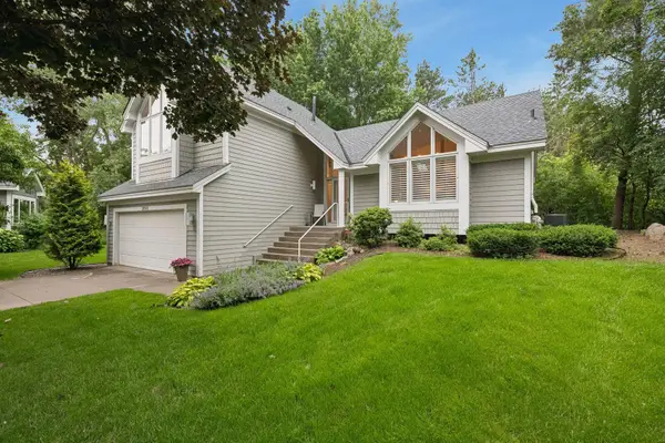 3090 Saint Albans Hollow Circle, Hopkins, MN 55305