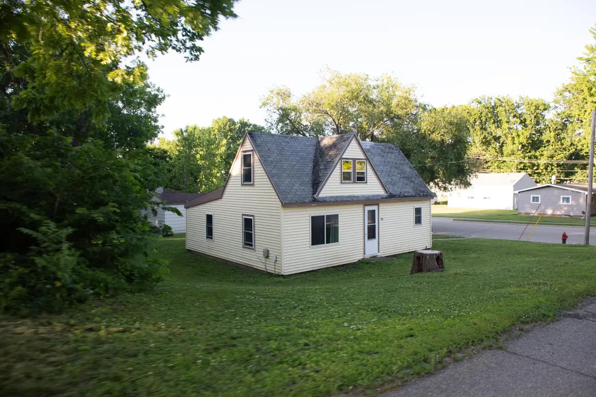 110 2nd Street Sw, Glenville, MN 56036 - #1