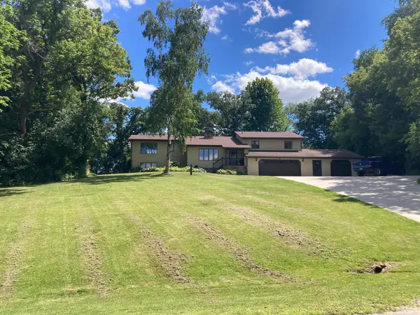 17910 Wedgewood Drive, Zumbrota, MN 55992