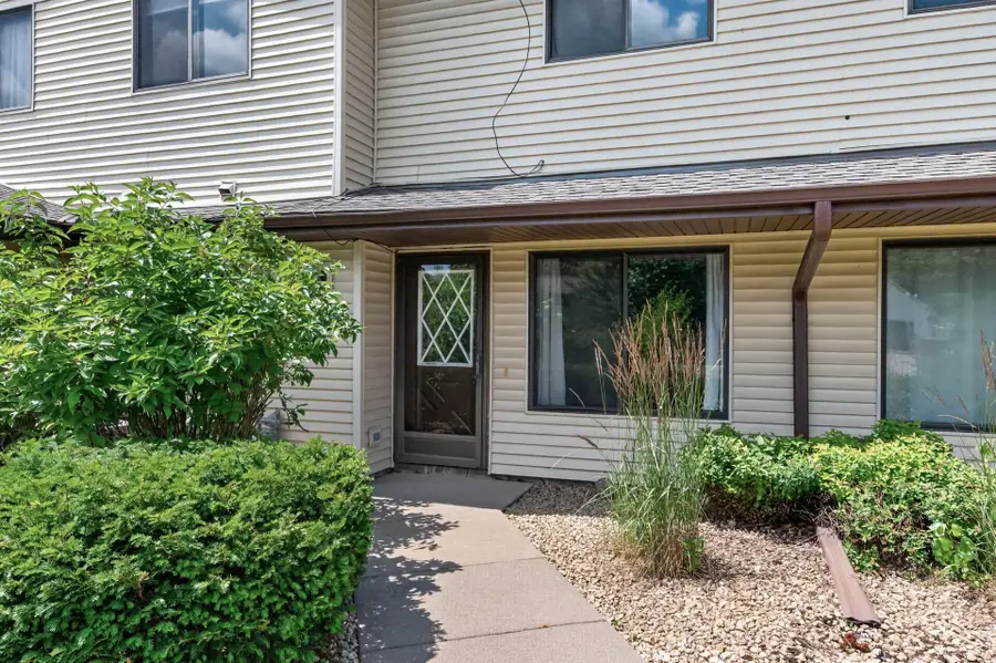 1554 Helmo Avenue N, Oakdale, MN 55128 - #3