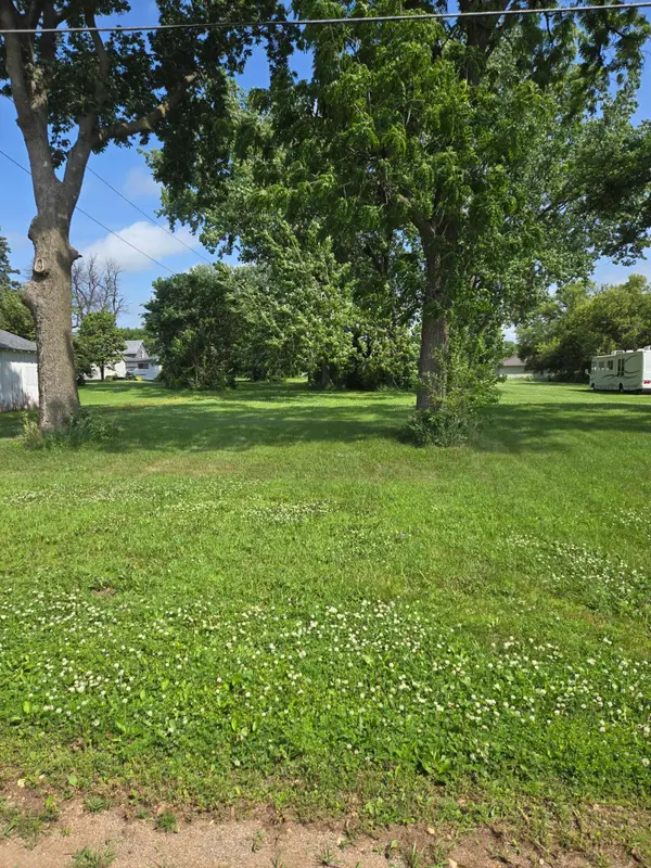300 W 2nd Street, Sherburn, MN 56171