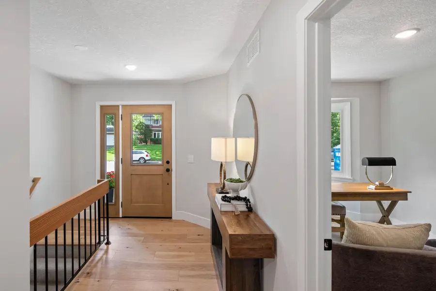 8930 N Minnehaha Circle, Minneapolis, MN 55426 - #2