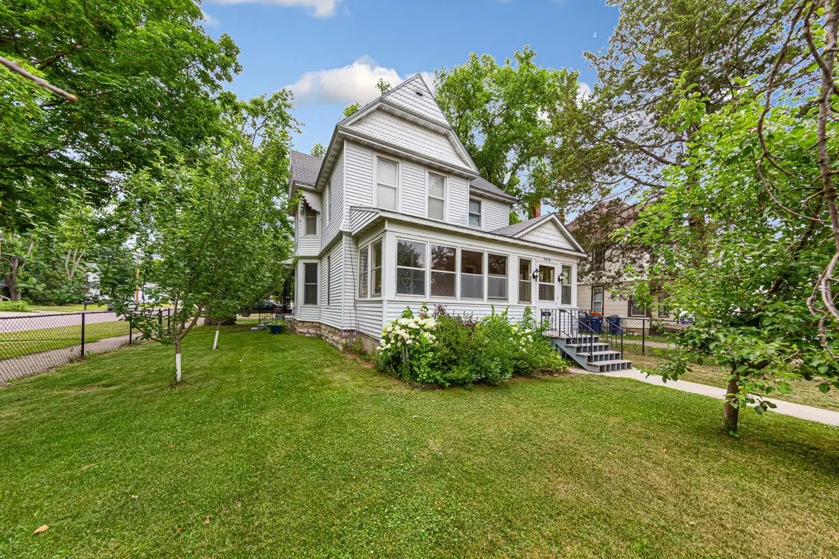 904 Central Avenue N, Faribault, MN 55021 - #1