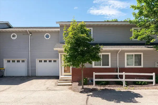 808 Cedar Drive #B, La Crescent, MN 55947