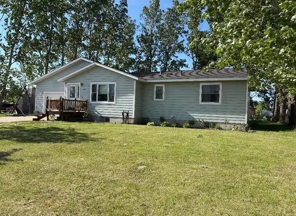 305 Lincoln Court Sw, Warroad, MN 56763