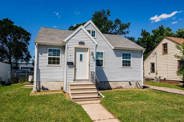 318 1st Avenue E, West Fargo, ND 58078