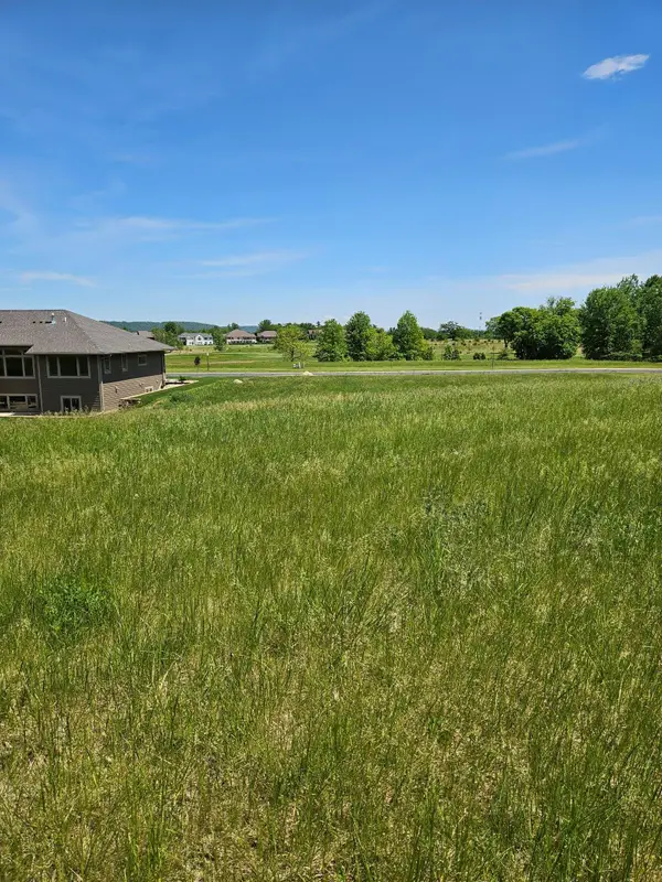 141 Hillwood Drive, Lake City, MN 55041