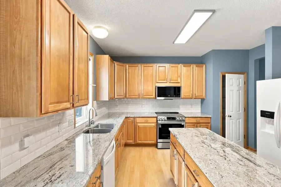 1560 Oakbrooke Terrace, Eagan, MN 55122 - #3