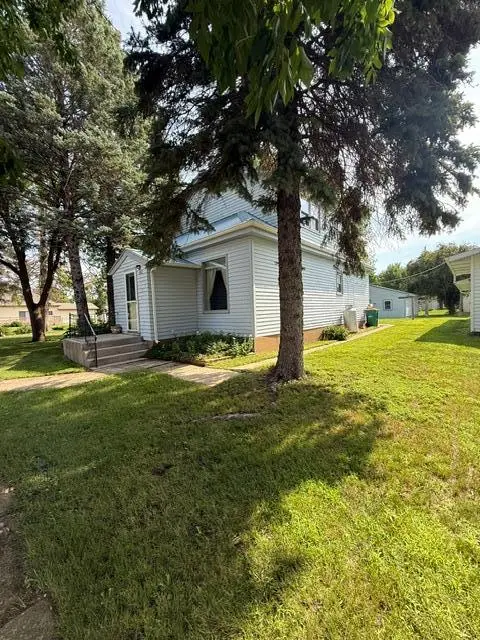 102 N Grove Street, Okabena, MN 56161 - #2