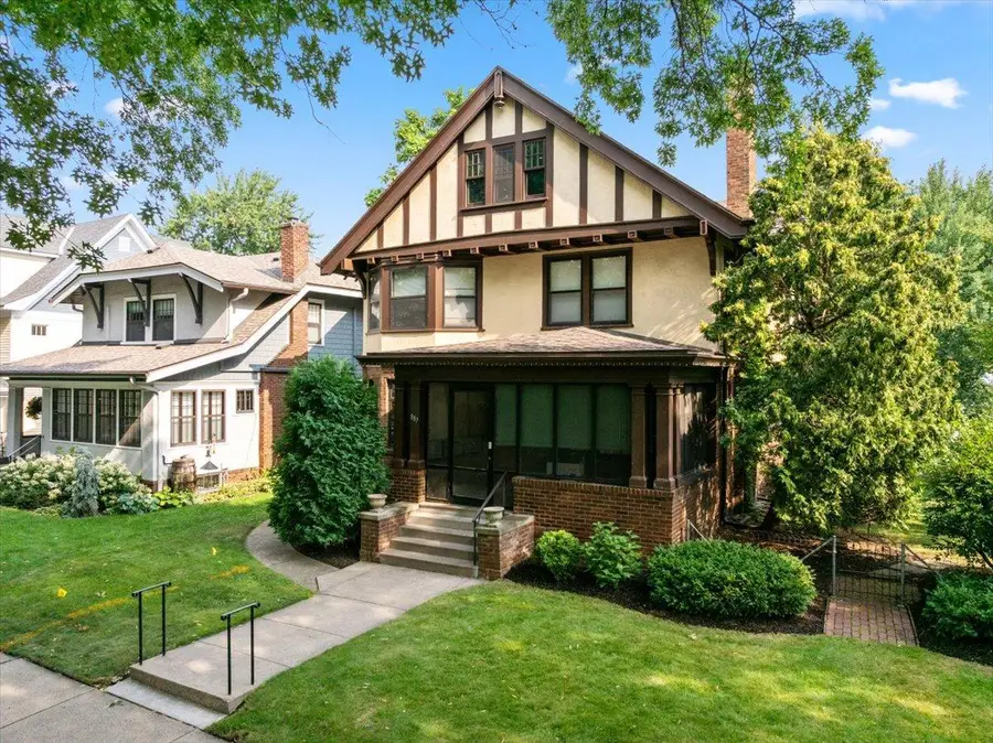 887 Ashland Avenue, Saint Paul, MN 55104 - #2
