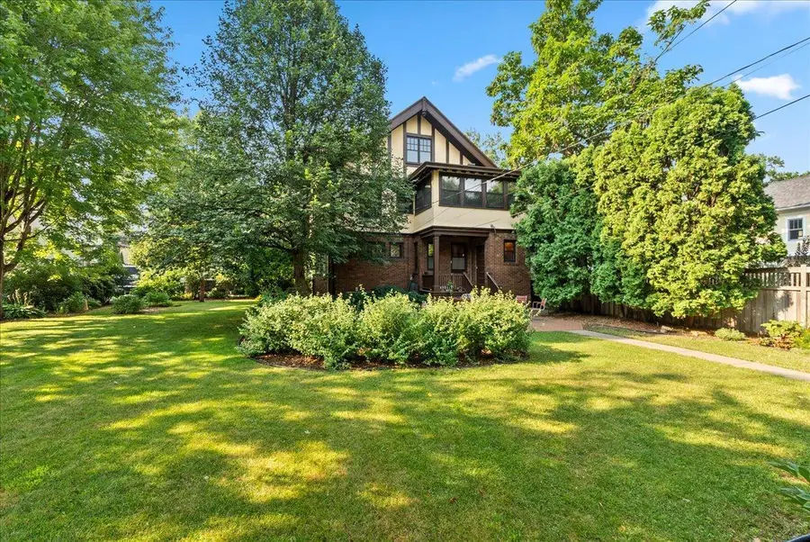 887 Ashland Avenue, Saint Paul, MN 55104 - #3