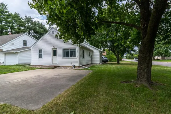 903 2nd Street Sw, Madelia, MN 56062