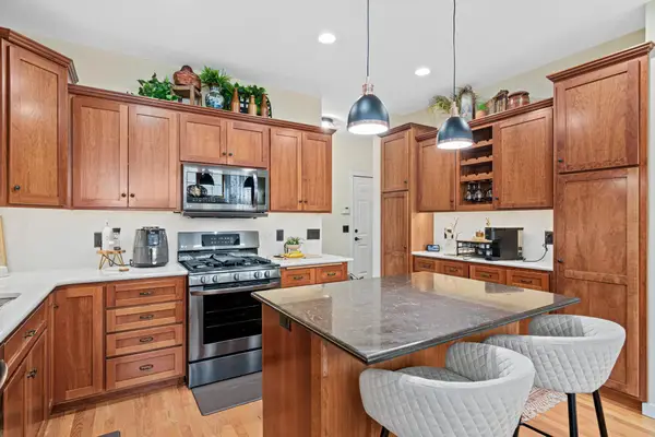 2710 Red Splendor Circle E, Saint Paul, MN 55119