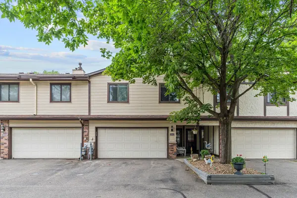 8545 Maplebrook Parkway N, Minneapolis, MN 55445