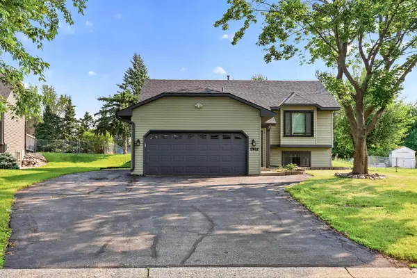 17462 Logans Drive, Eden Prairie, MN 55346